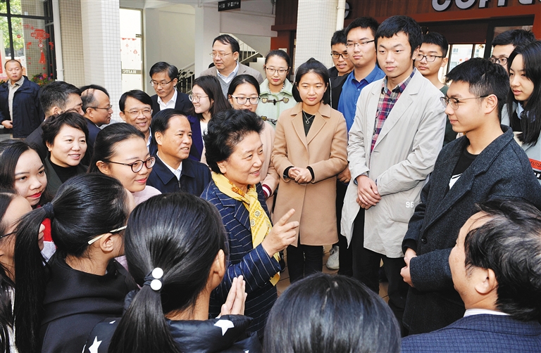 1515982079692338.jpg 海南日报二版照片.jpg